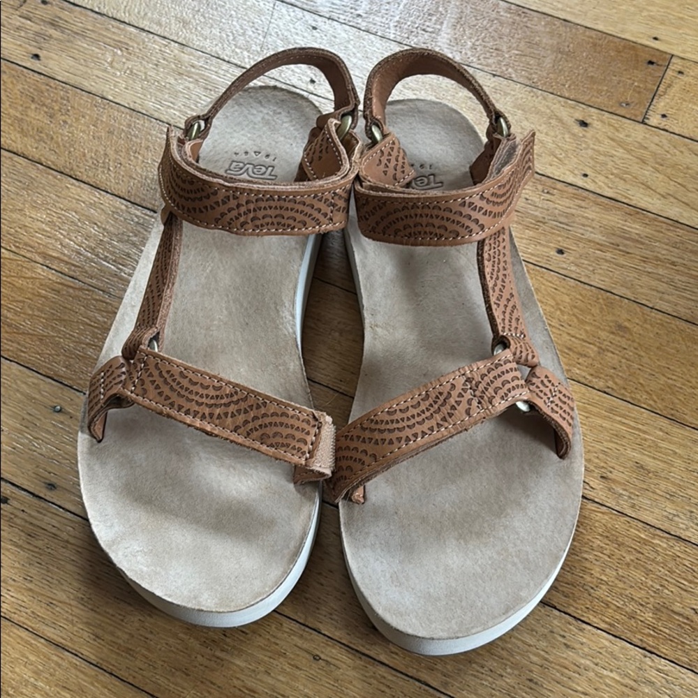 TEVA Women's Midform Universal Sandal. Size 9